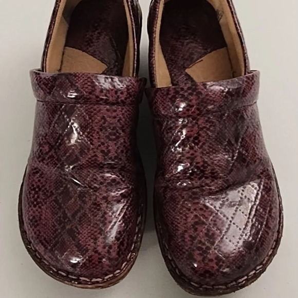 BOC Born Size 7 Plum Quilted Clog Shoes Comfy Peggy Quilted Snake Patent - Picture 6 of 11